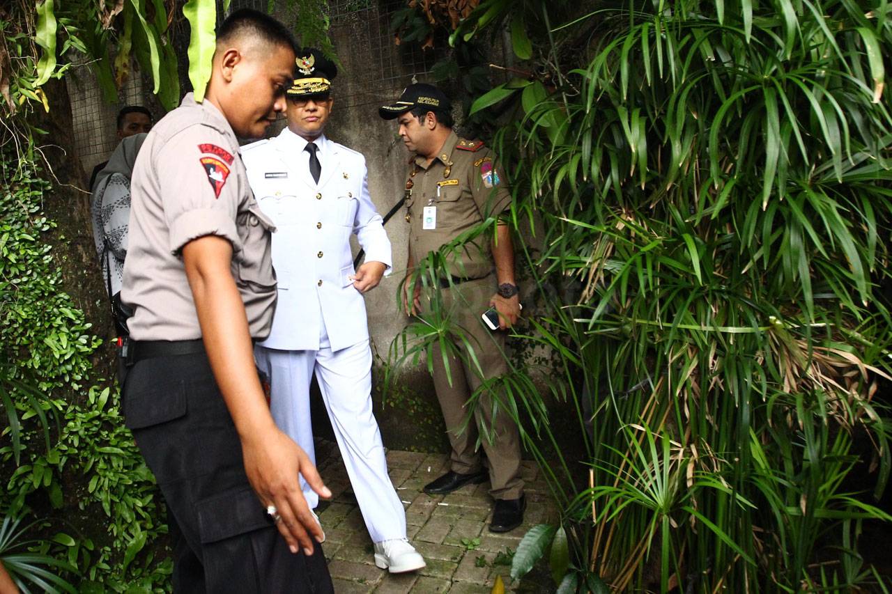 Anies Baswedan Tinggalkan...