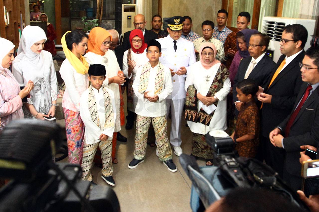 Anies Baswedan Tinggalkan...