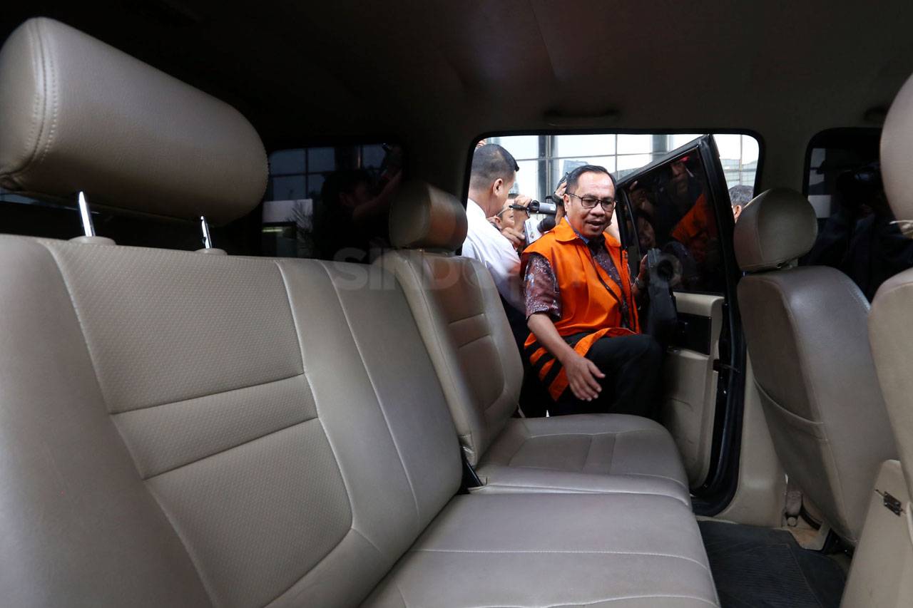 Kembangkan Kasus E-KTP,...