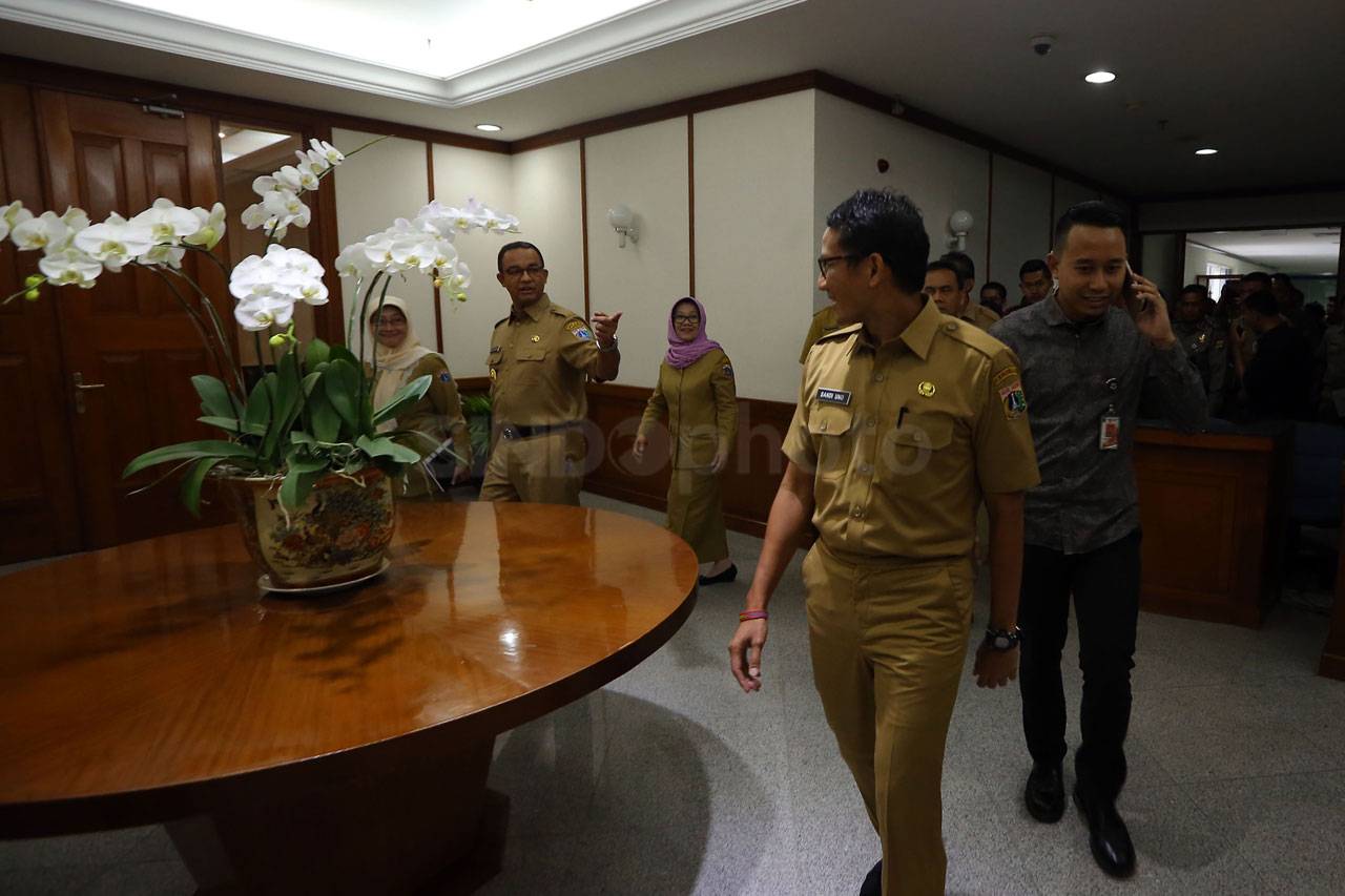 Hari Pertama Kerja,...