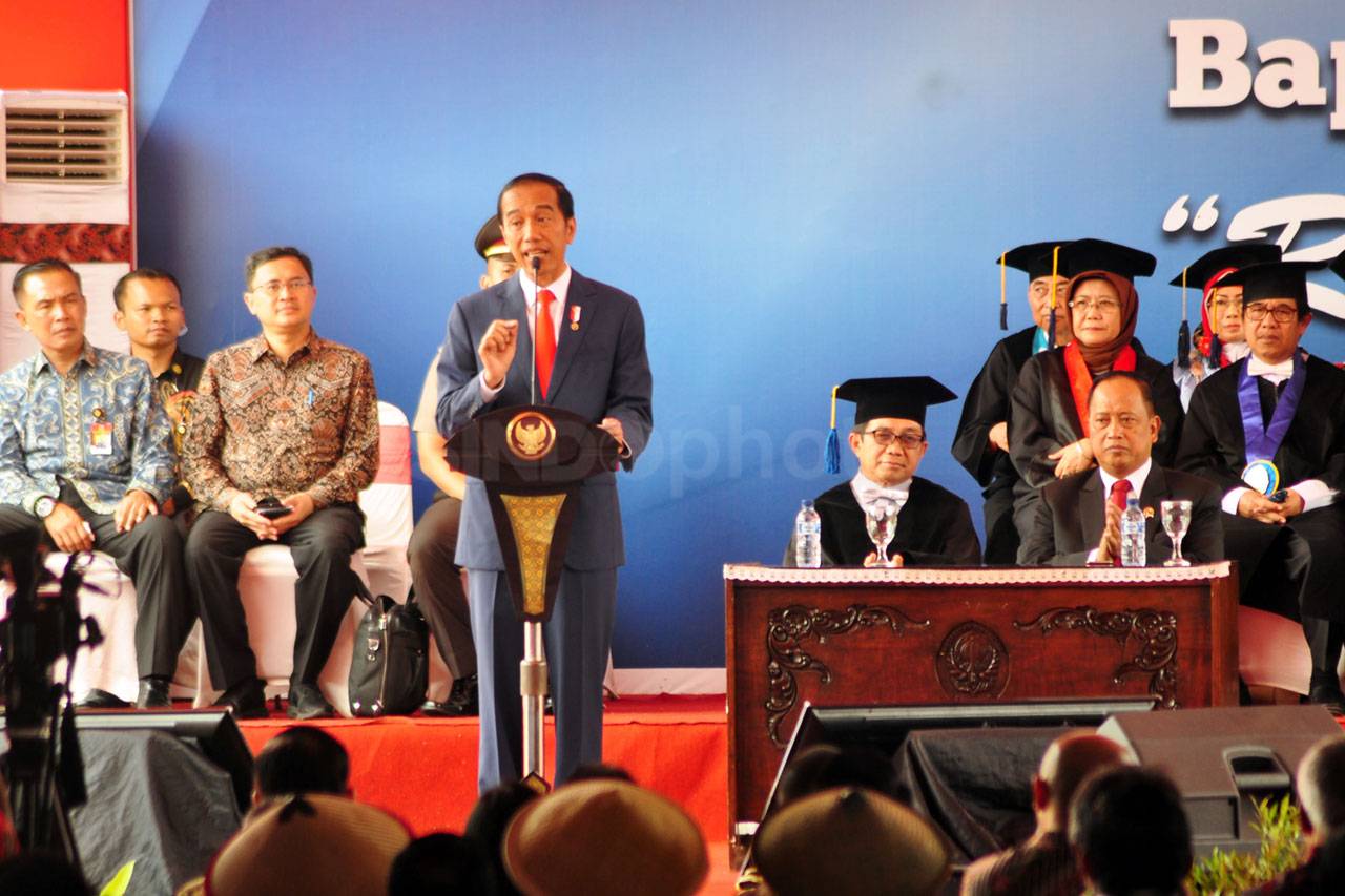 Presiden Jokowi Beri...