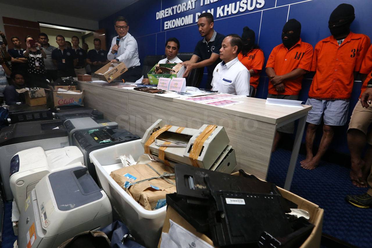 Polisi Tangkap Pembuat...
