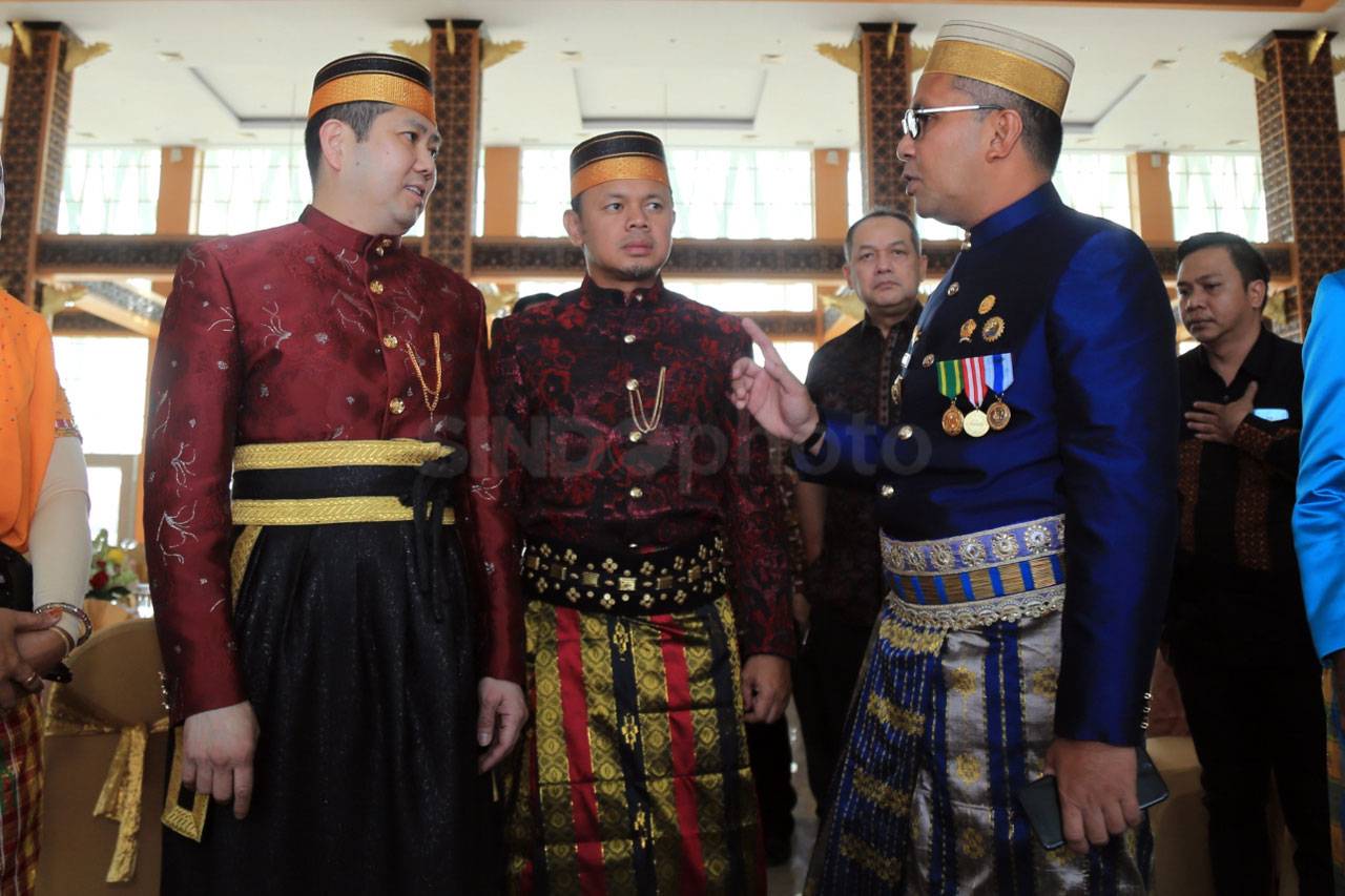 HT Terima Penghargaan...