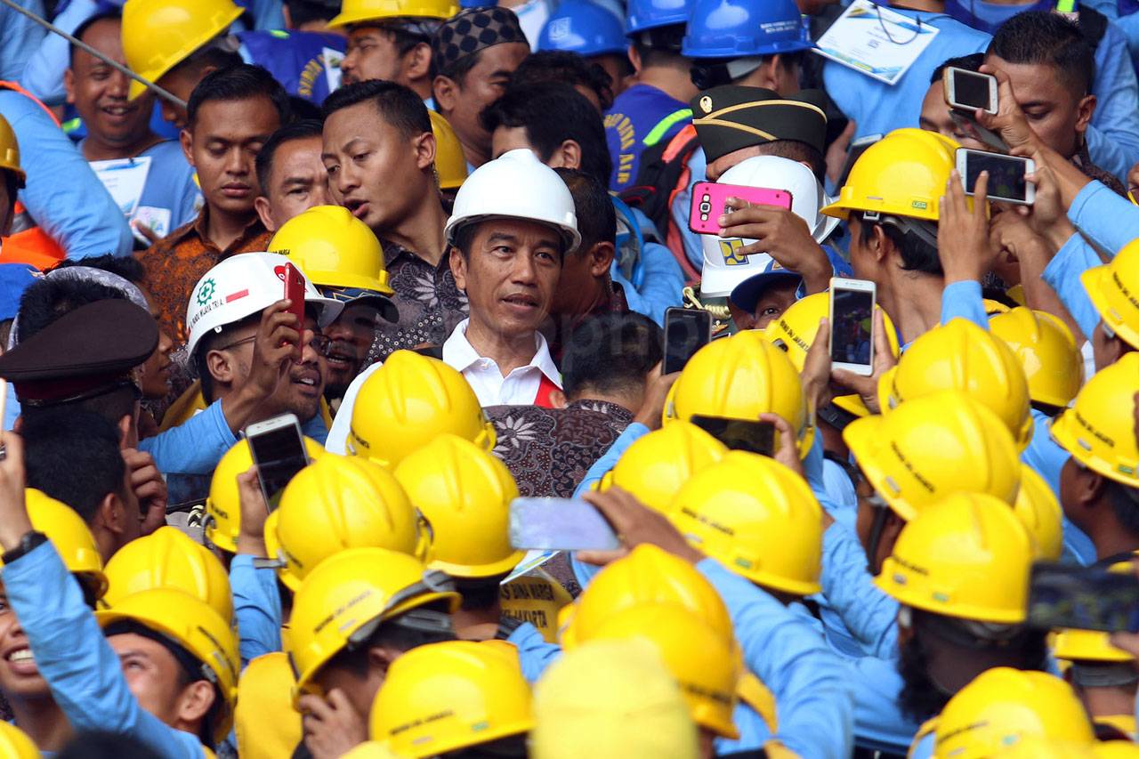 Presiden Jokowi Resmikan...
