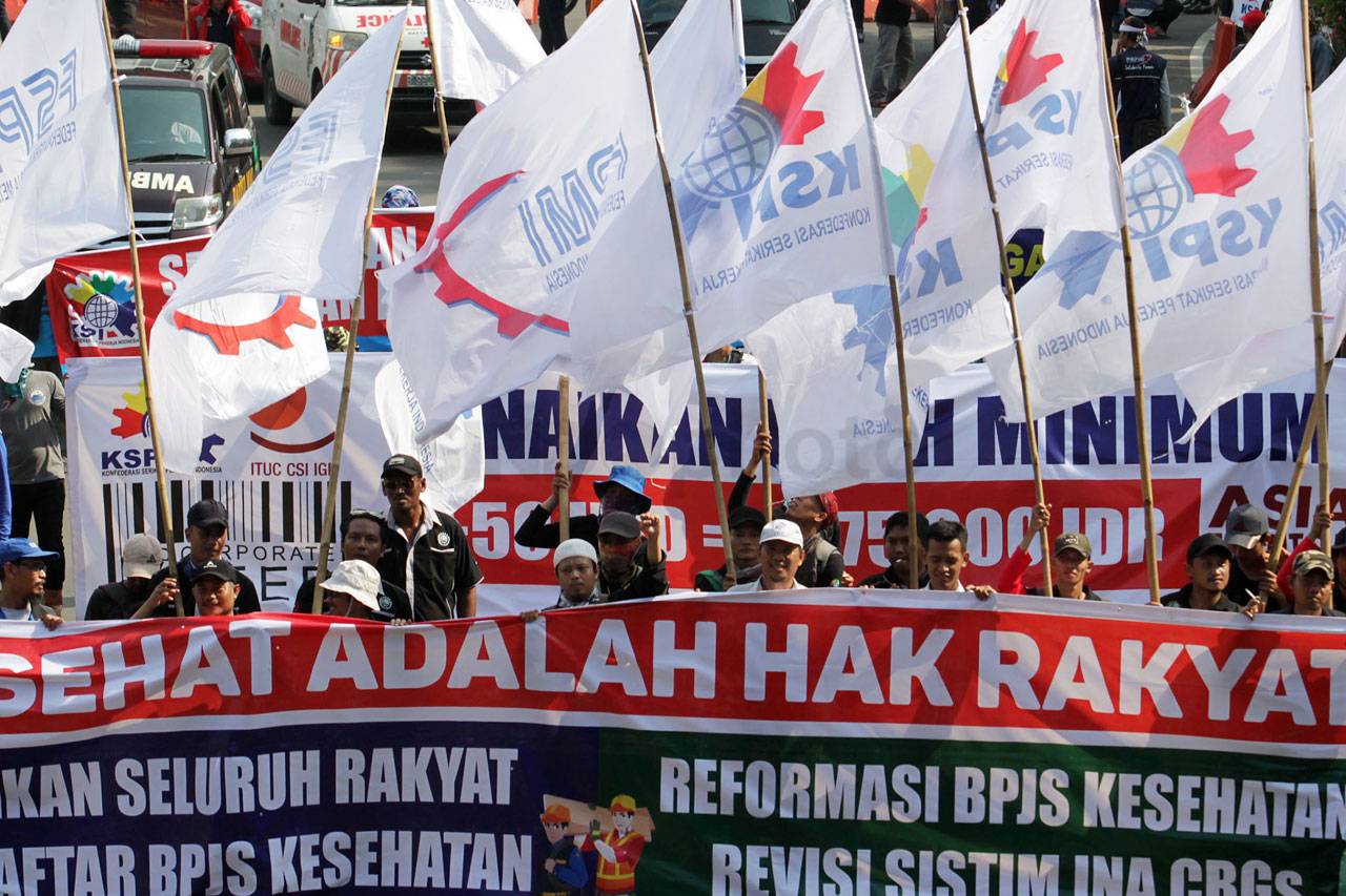 Ribuan Mahasiswa Gelar...