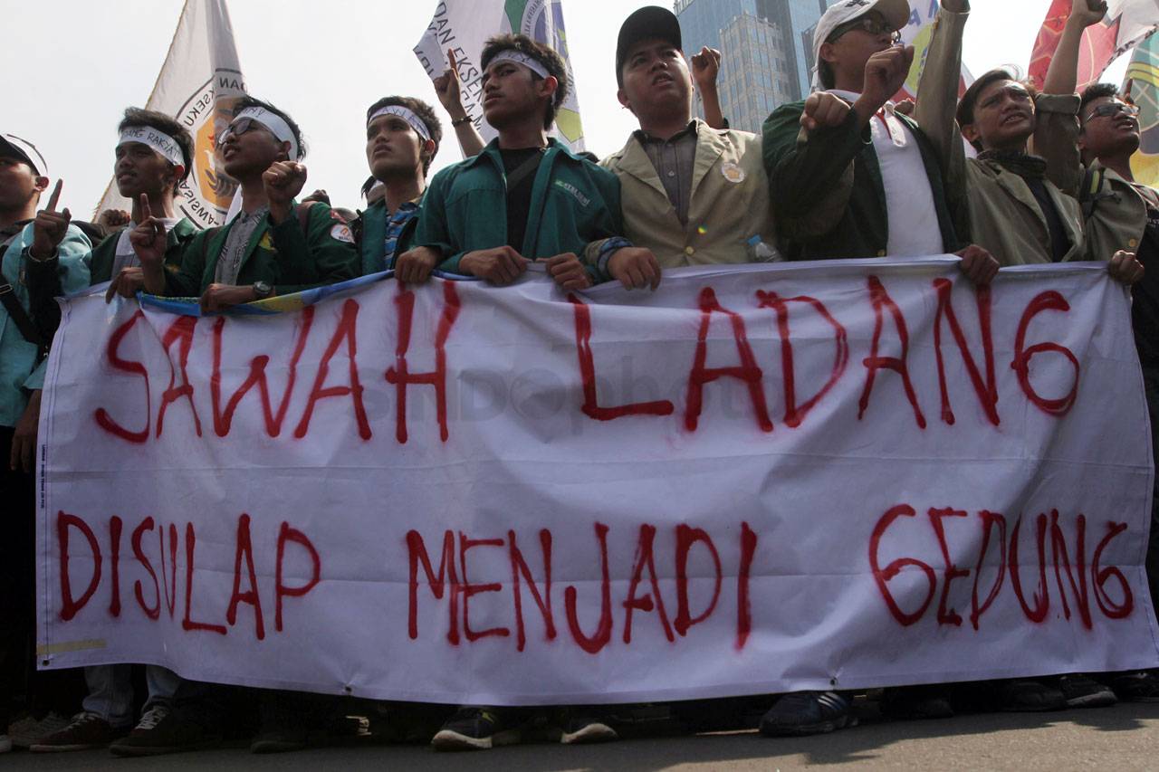 Ribuan Mahasiswa Gelar...