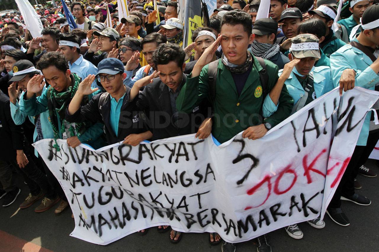 Ribuan Mahasiswa Gelar...