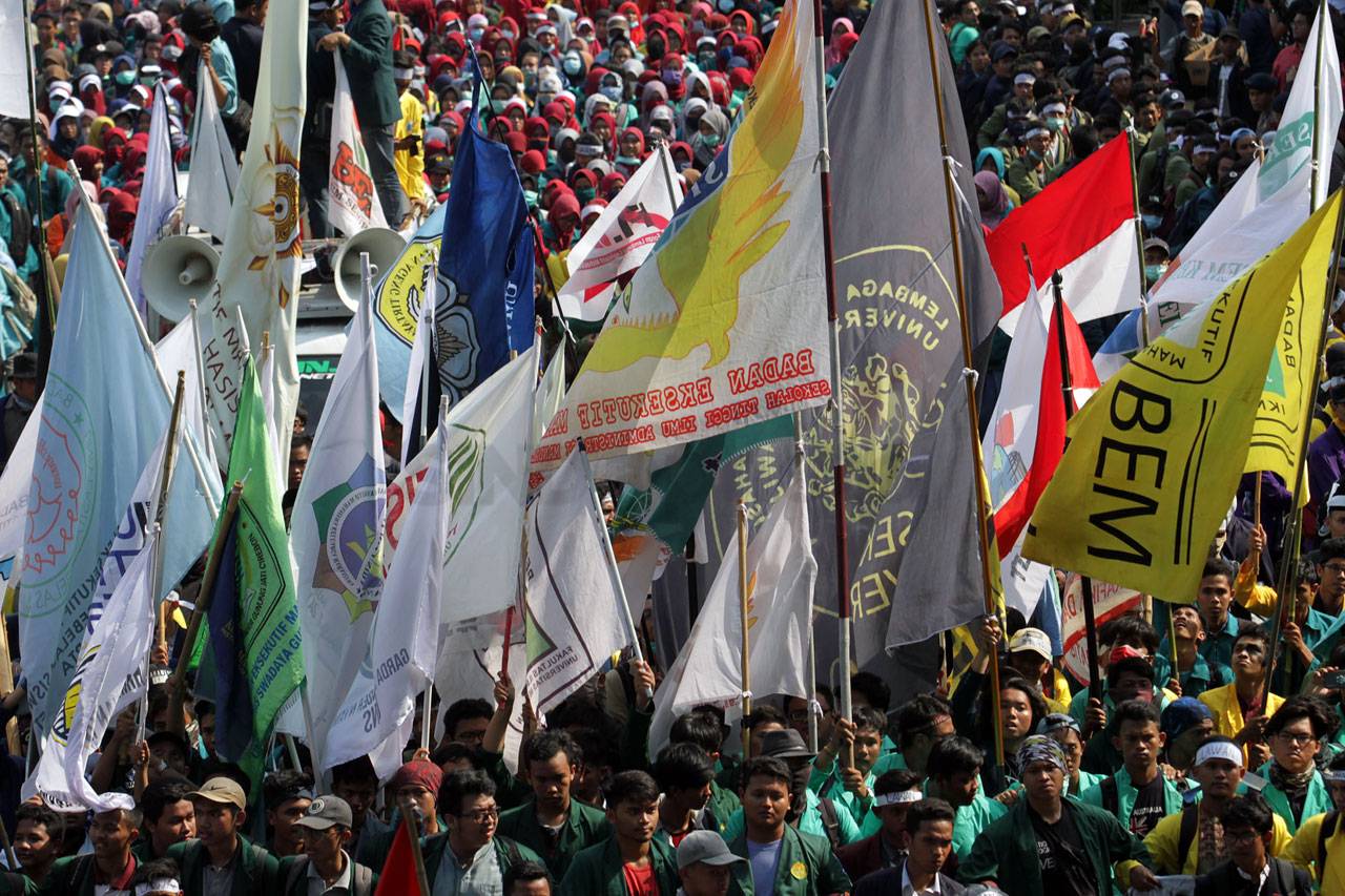 Ribuan Mahasiswa Gelar...