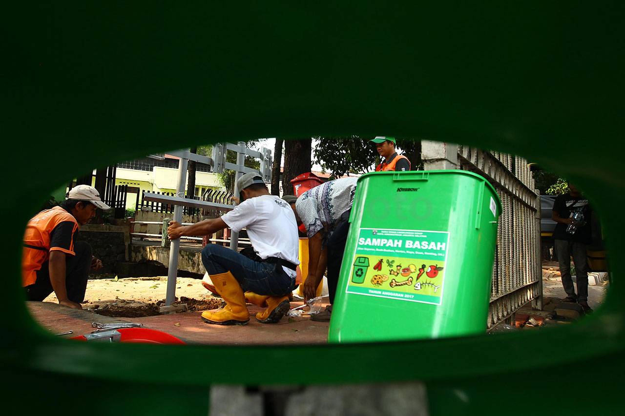 100 Tempat Sampah Baru...