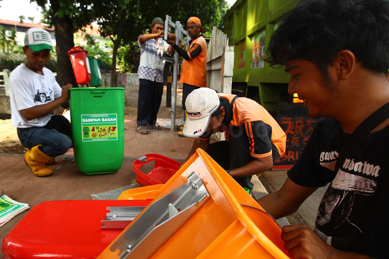 100 Tempat Sampah Baru...