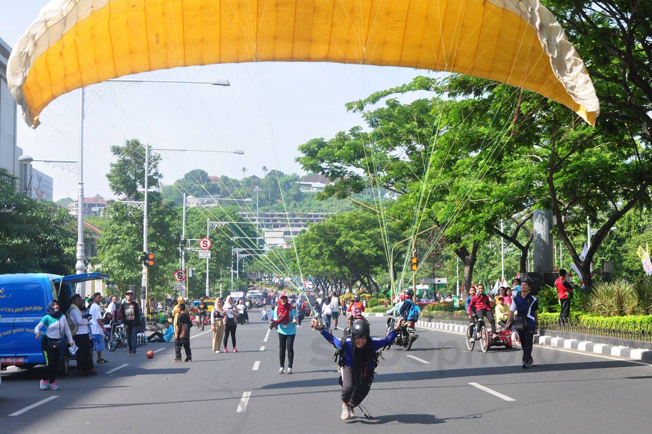 Memasyarakatkan Paralayang...