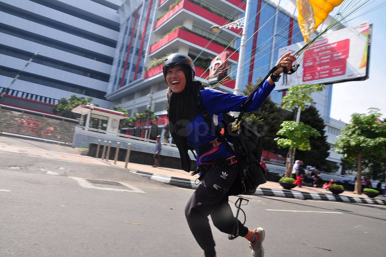 Memasyarakatkan Paralayang...