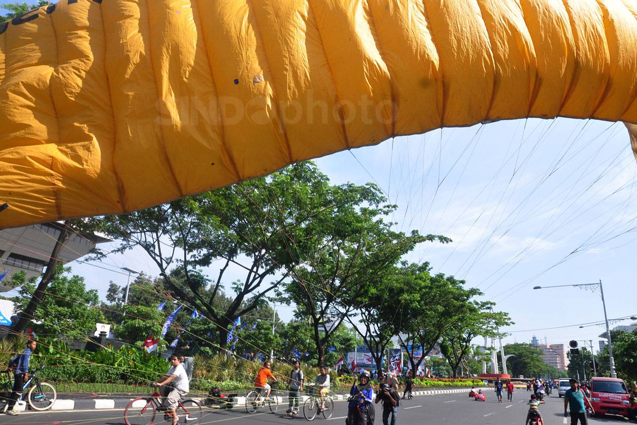 Memasyarakatkan Paralayang...