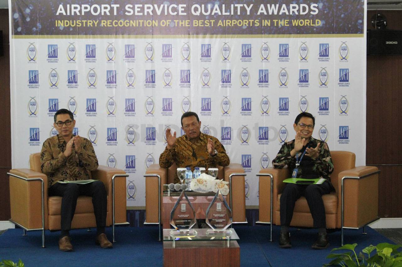 Dua Bandara Angkasa...