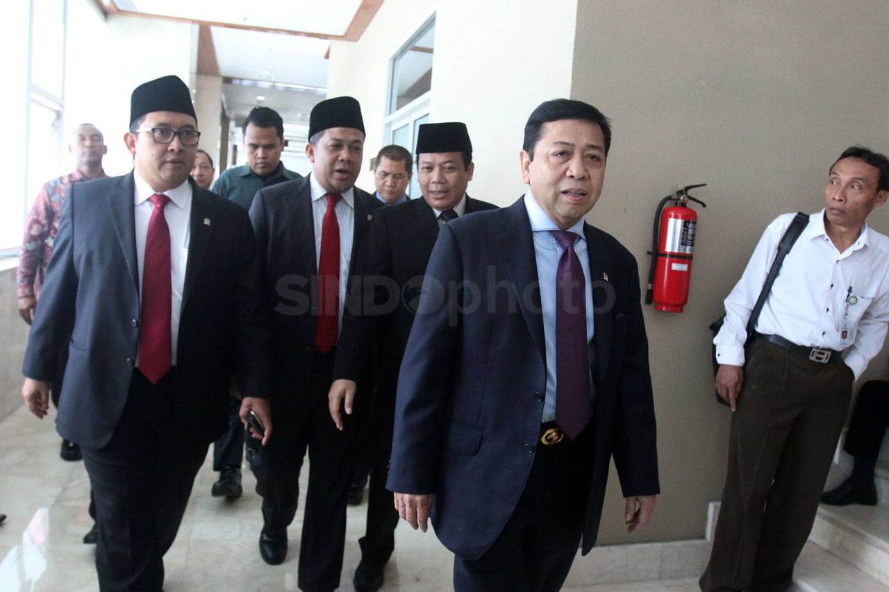 DPR Gelar Paripurna...