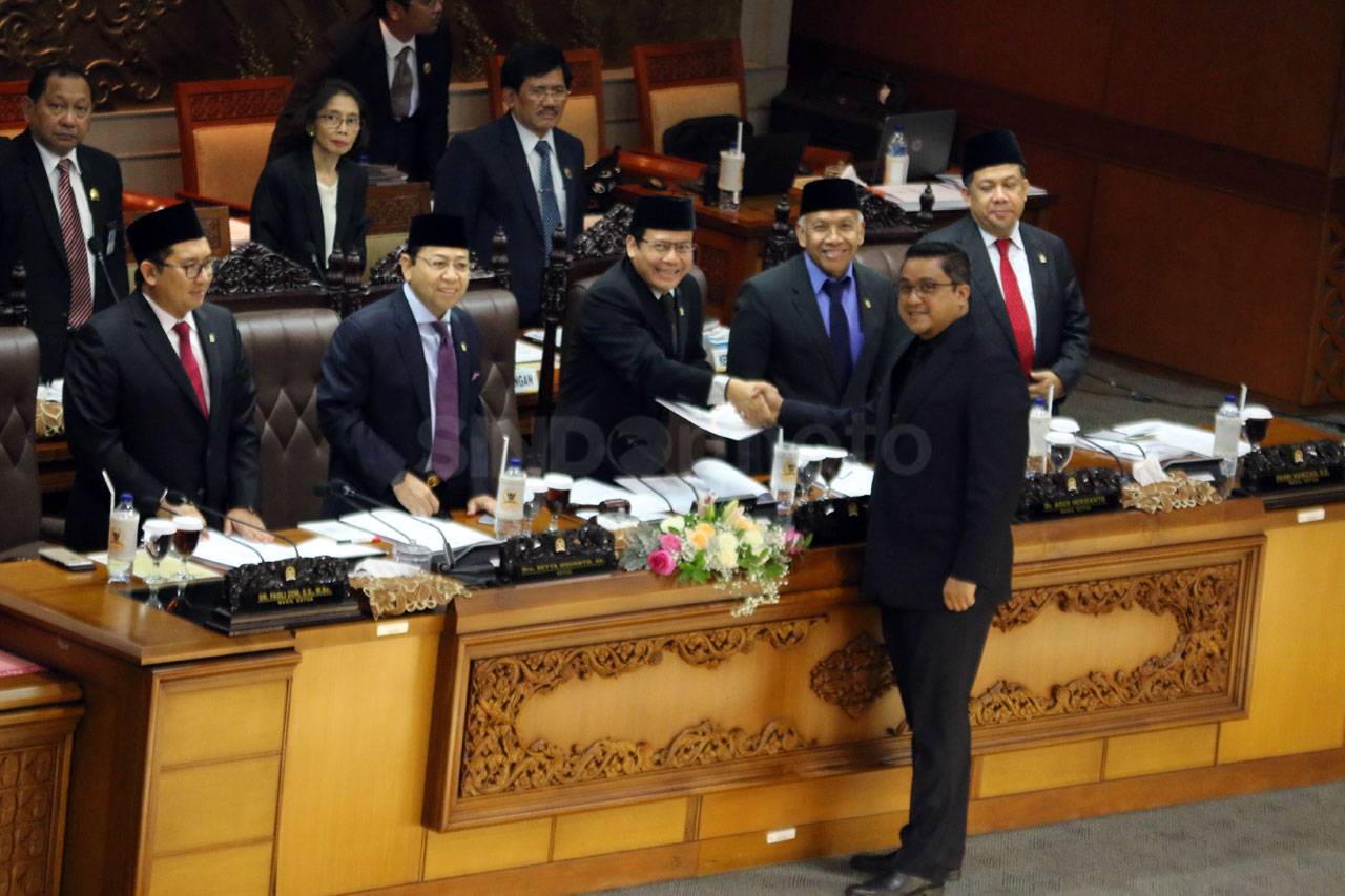 DPR Gelar Paripurna...