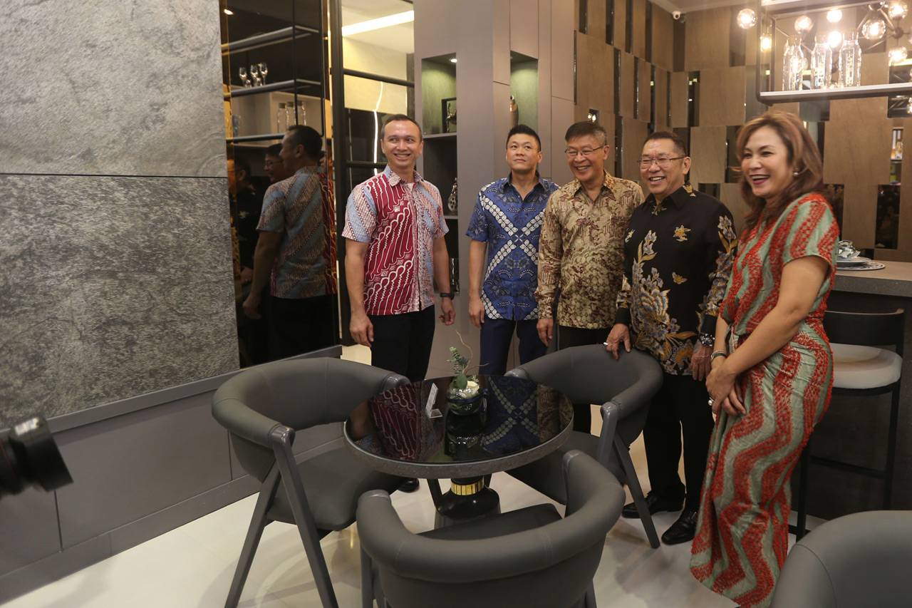 Peluncuran Show Unit...