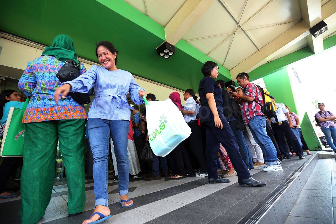 Tutup Akhir Bulan, Lotus...