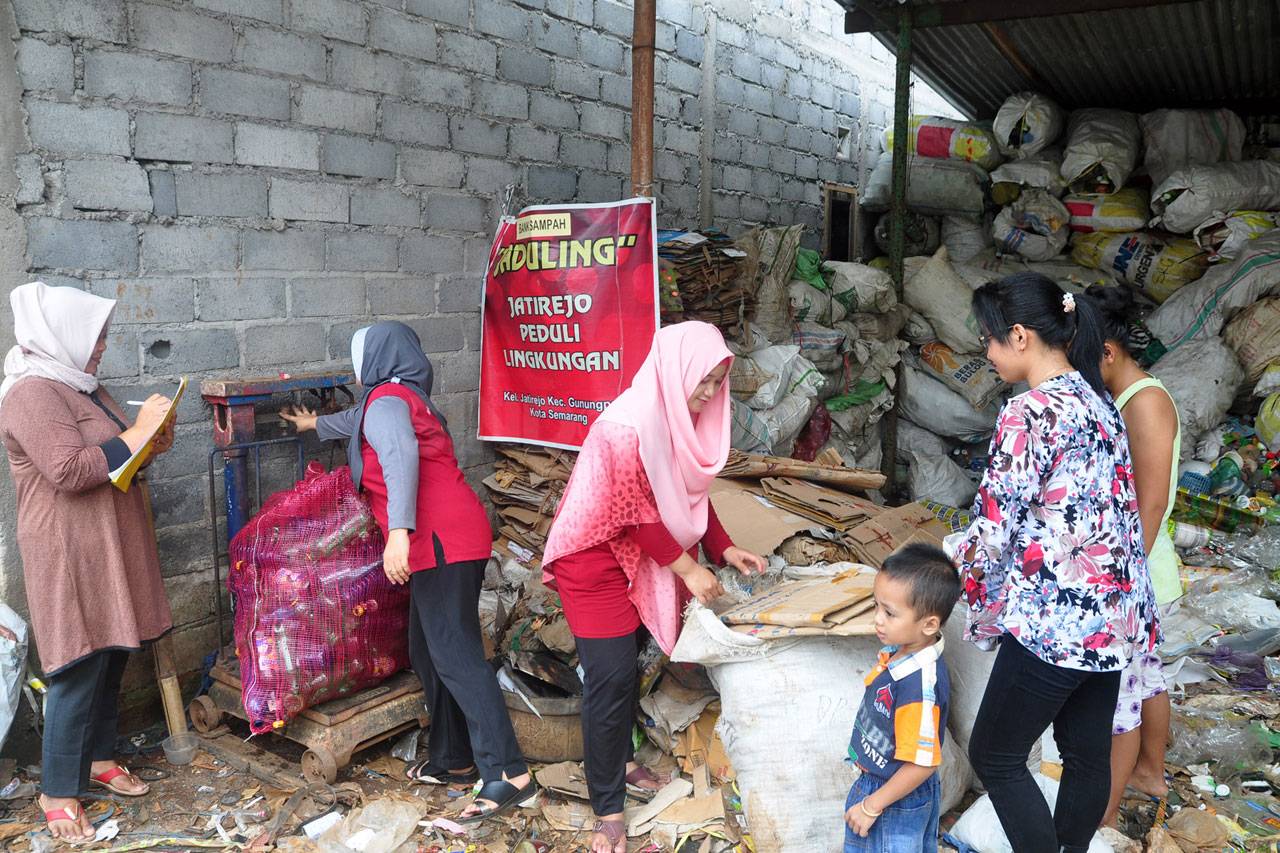 Atasi Masalah Sampah...