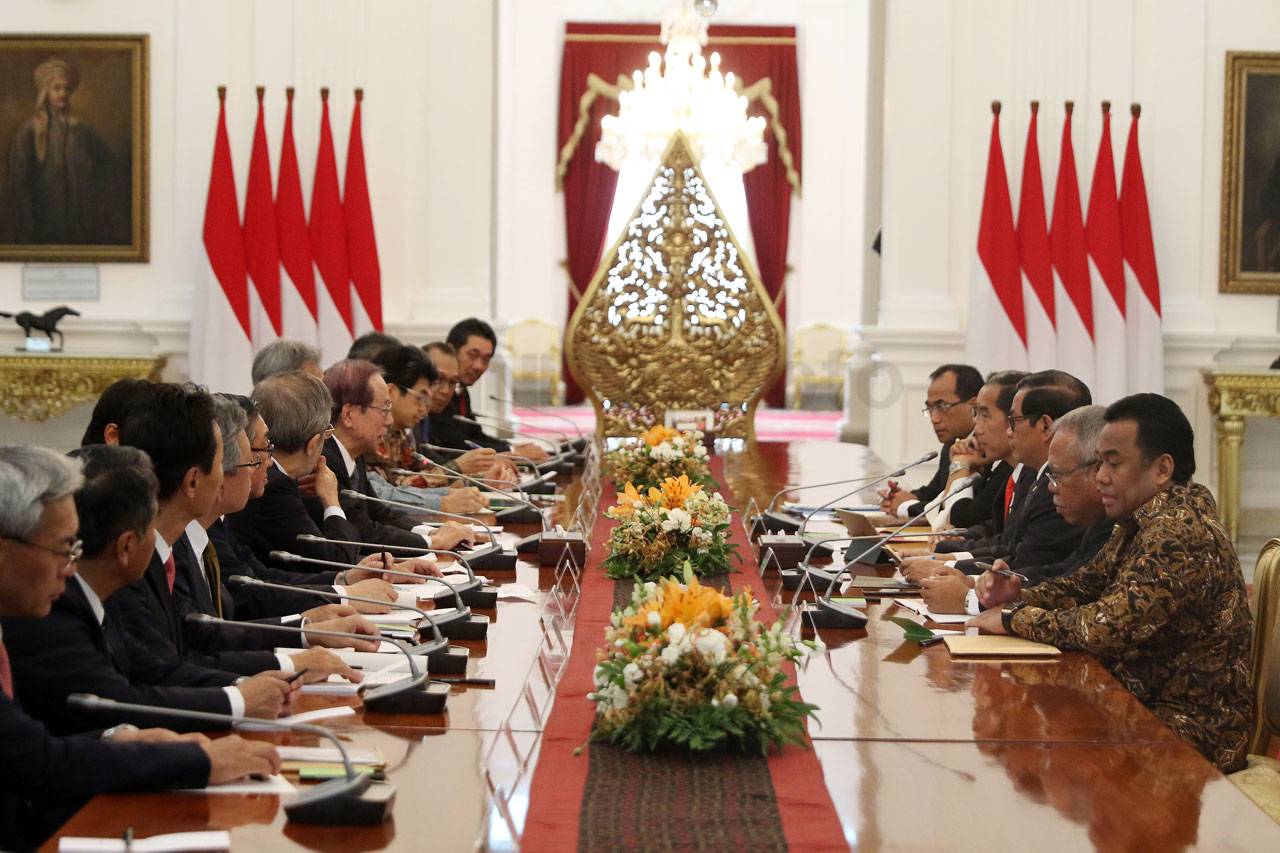 Presiden Jokowi Terima...