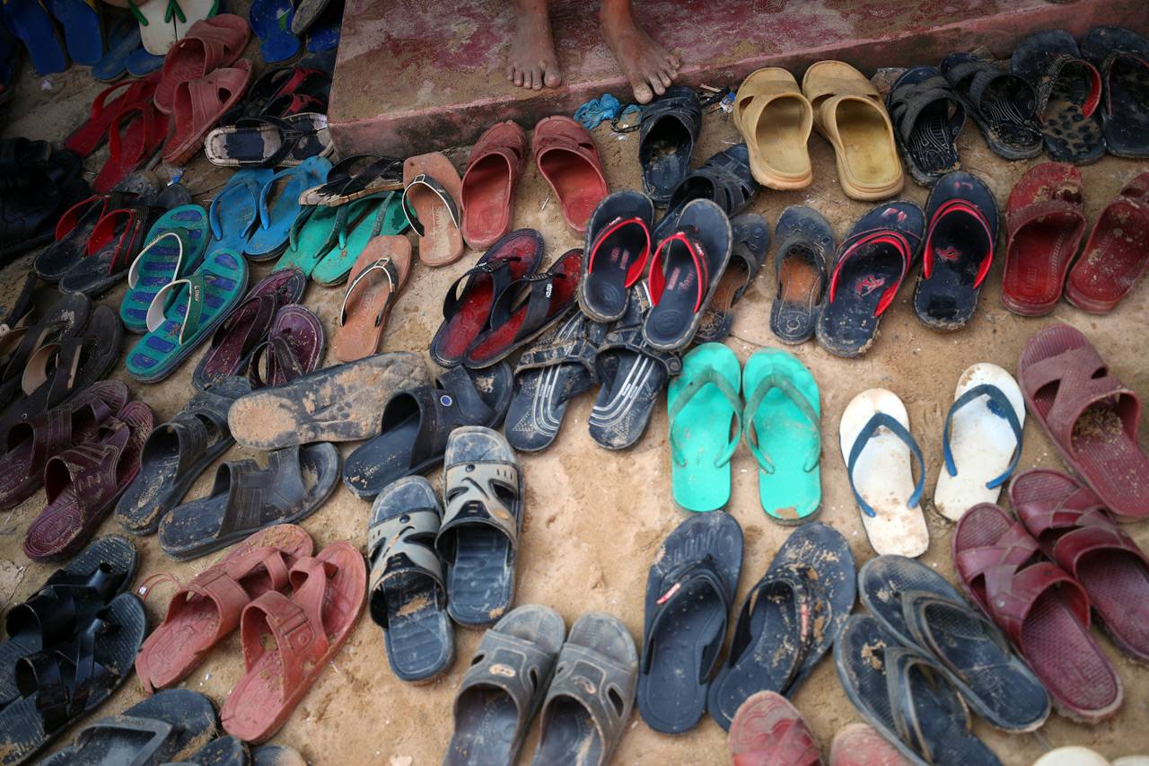 Muslim Rohingya Shalat...