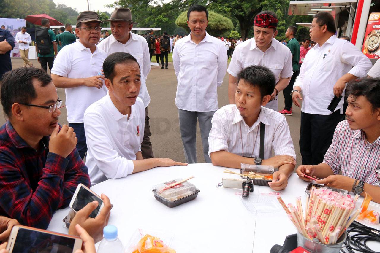 Presiden Jokowi Hadiri...