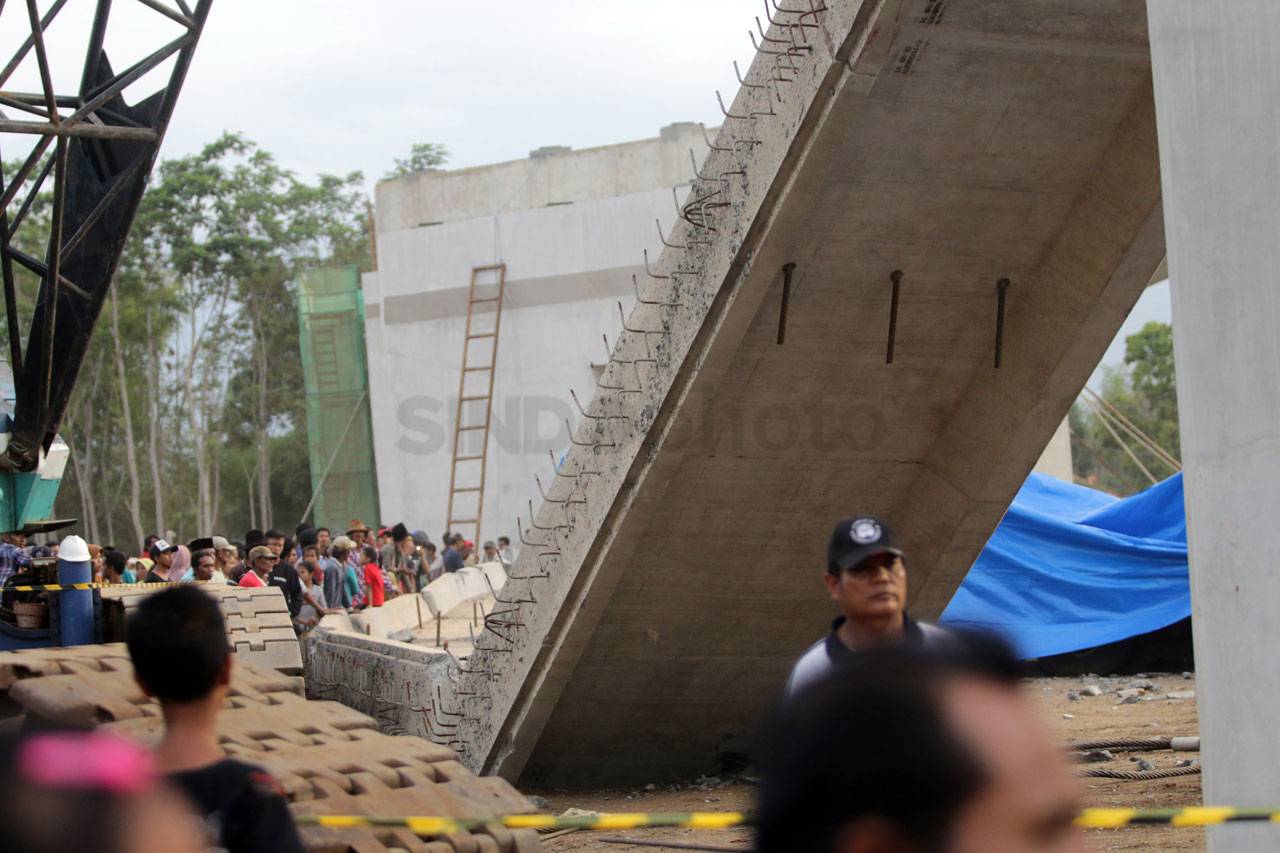 Konstruksi Jalan Tol...