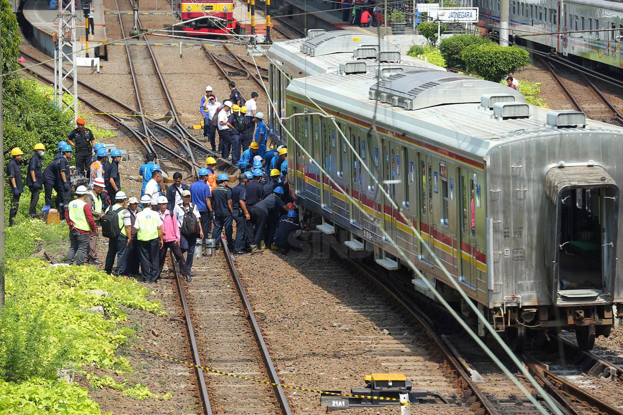 KRL Depok-Jatinegara...