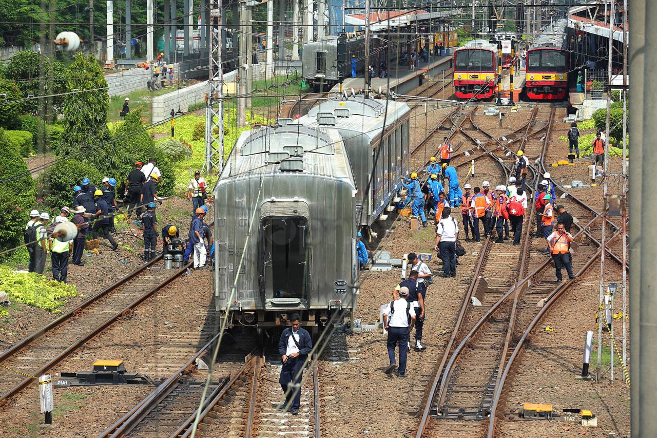 KRL Depok-Jatinegara...