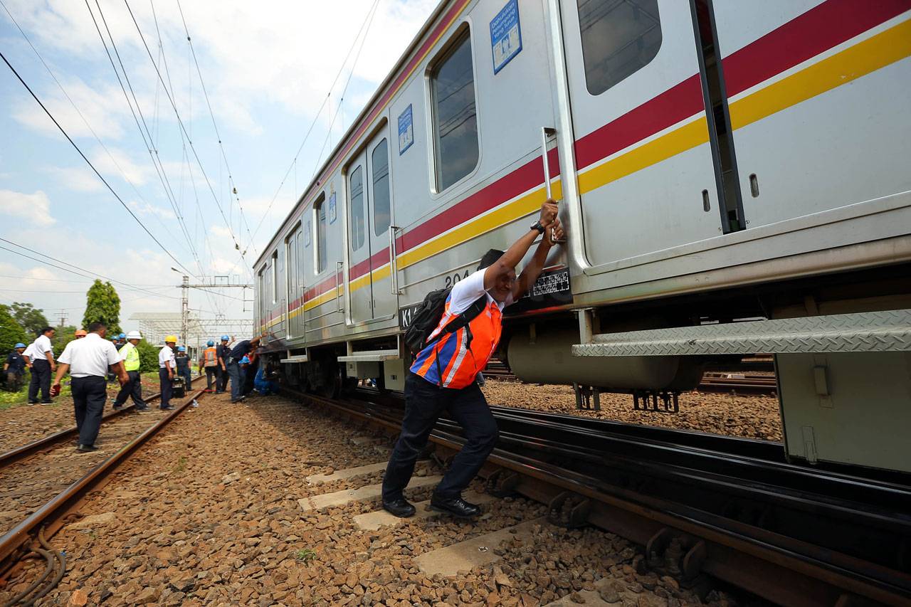 KRL Depok-Jatinegara...