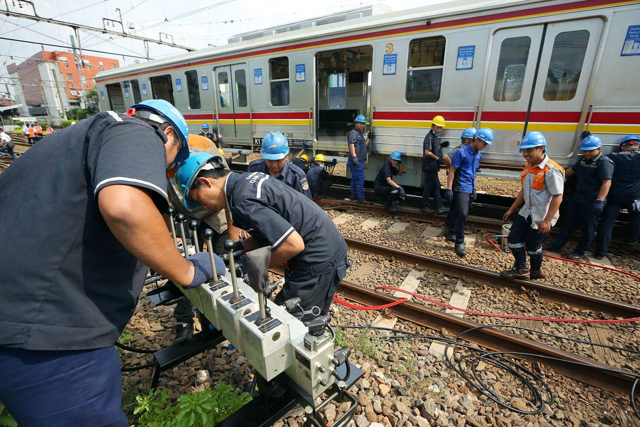 KRL Depok-Jatinegara...