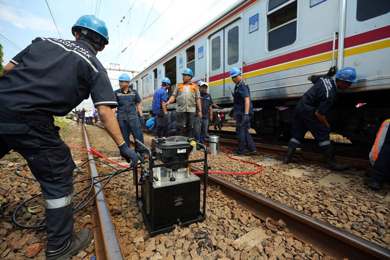 KRL Depok-Jatinegara...