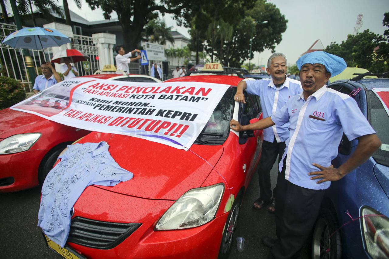 Ribuan Sopir Mogok,...