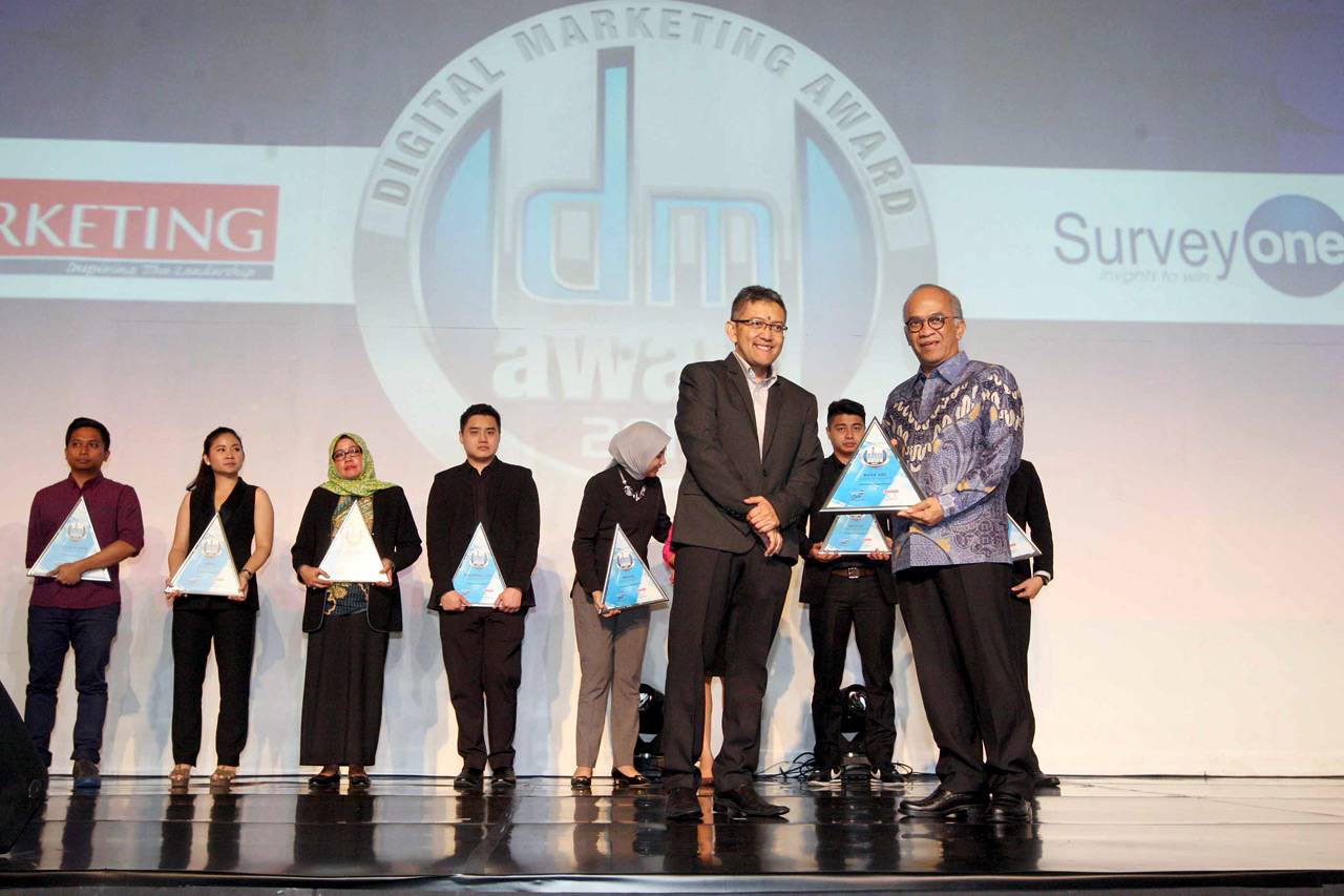 Bank DKI Raih Penghargaan...