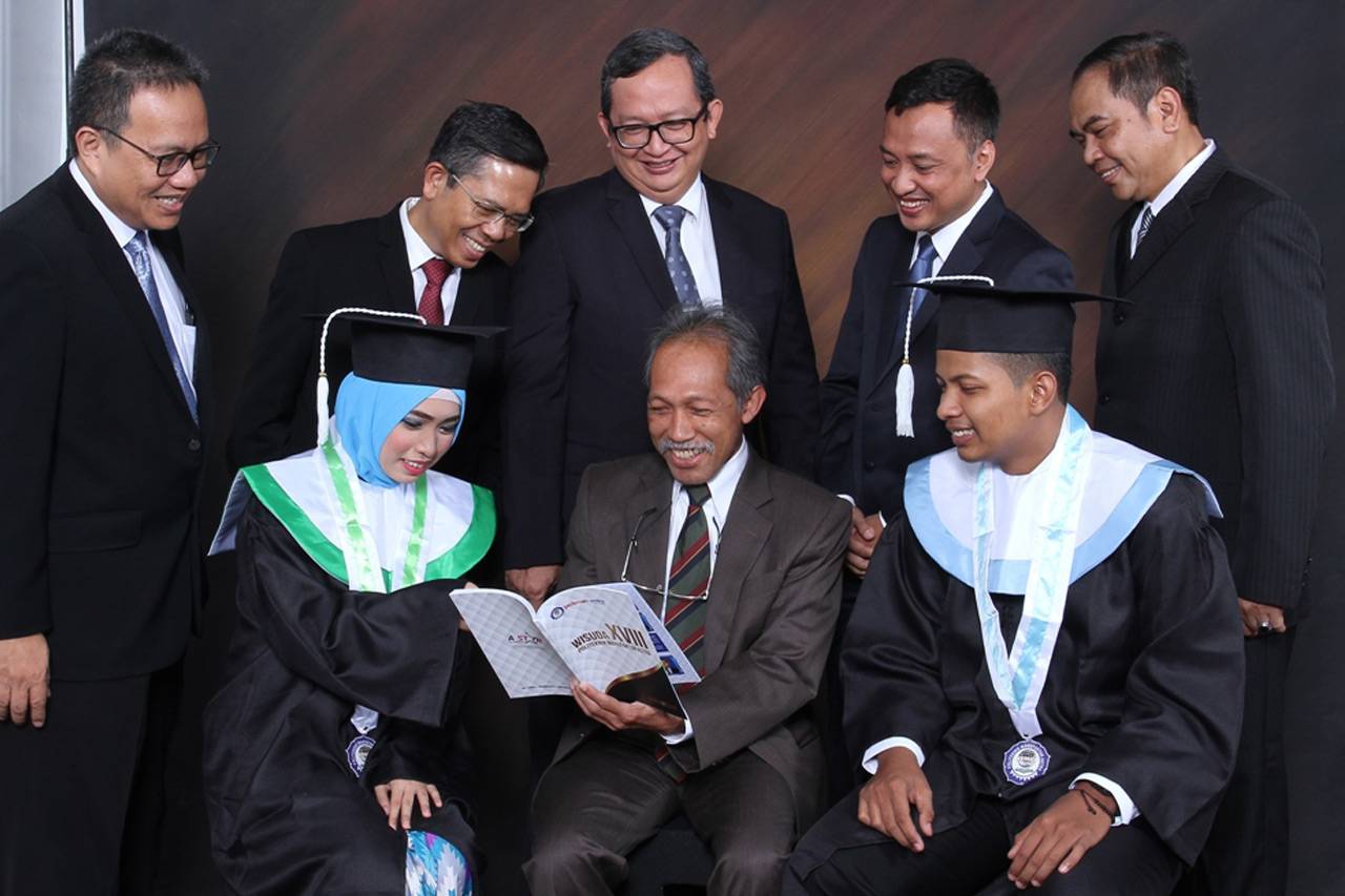 Polman Astra Wisuda...
