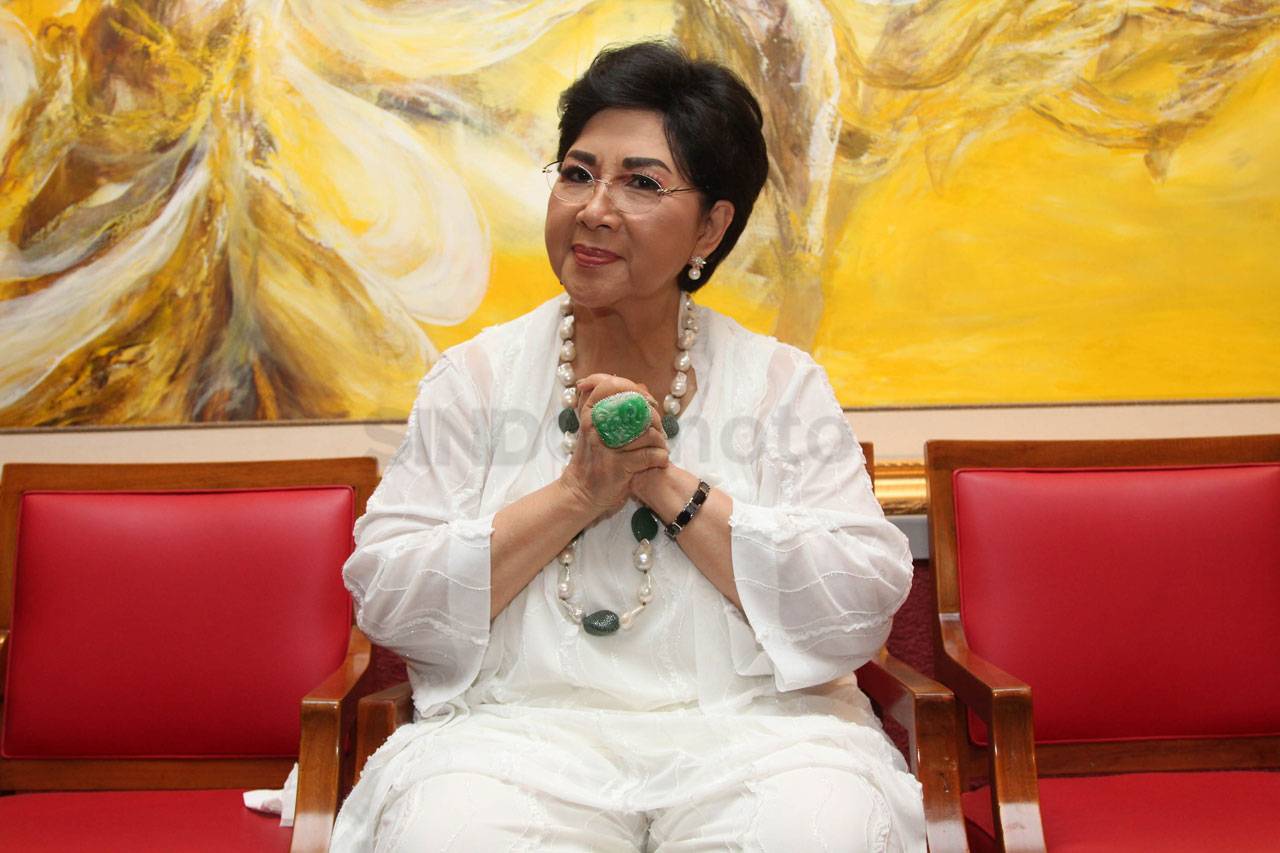 Titiek Puspa Rayakan...
