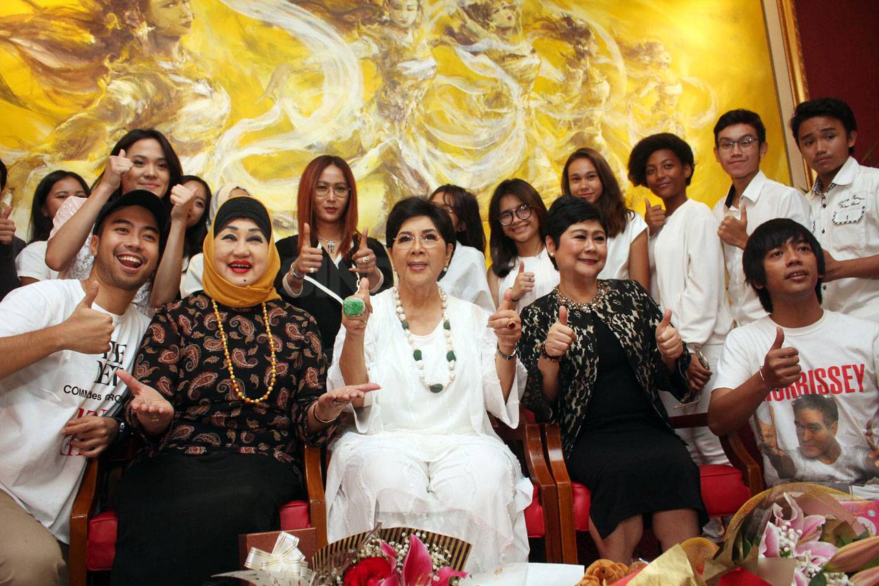 Titiek Puspa Rayakan...