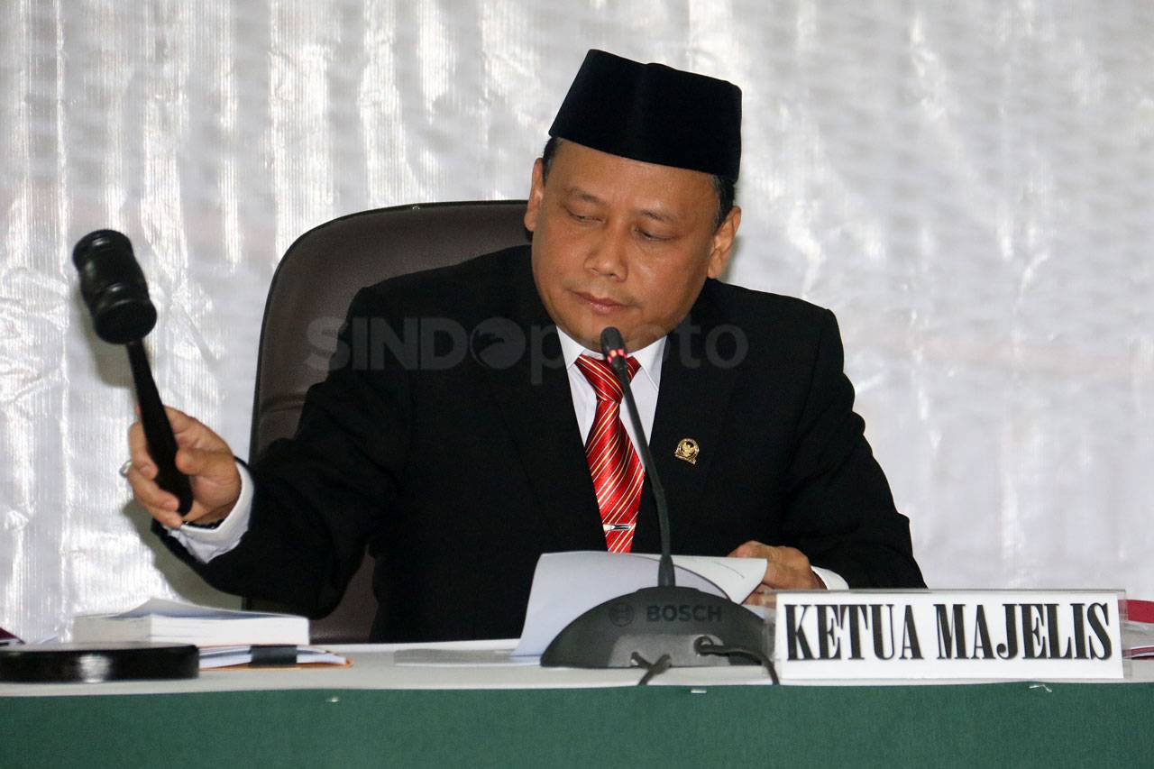 Bawaslu Gelar Sidang...