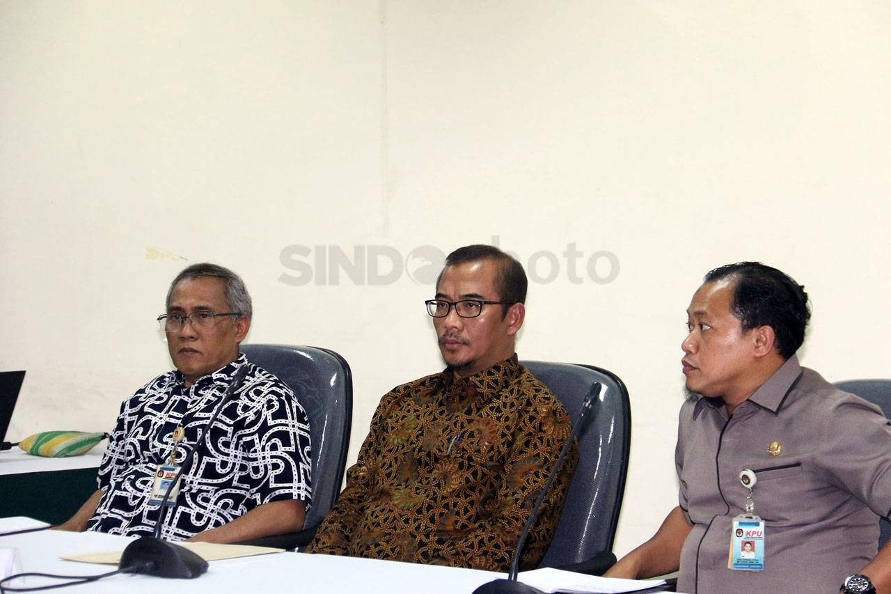 Bawaslu Gelar Sidang...