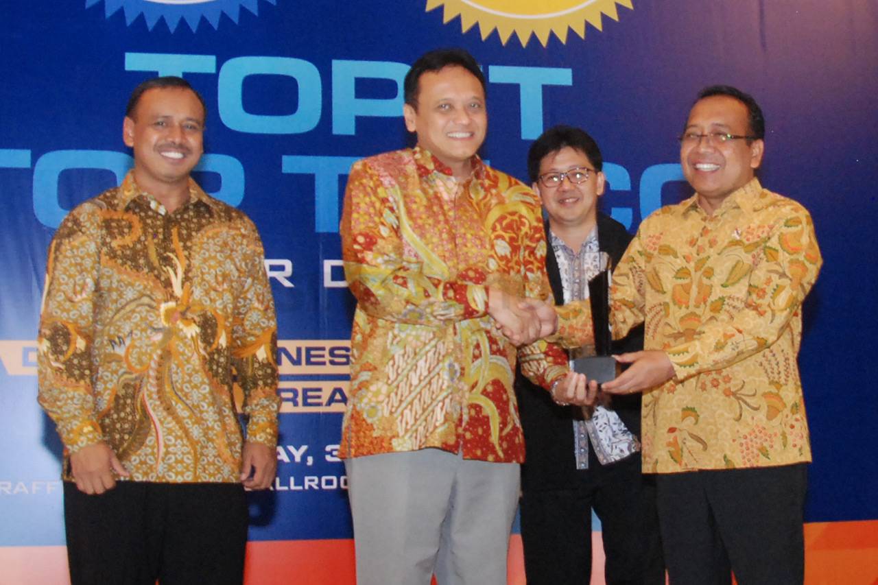 Bank DKI Raih Penghargaan...