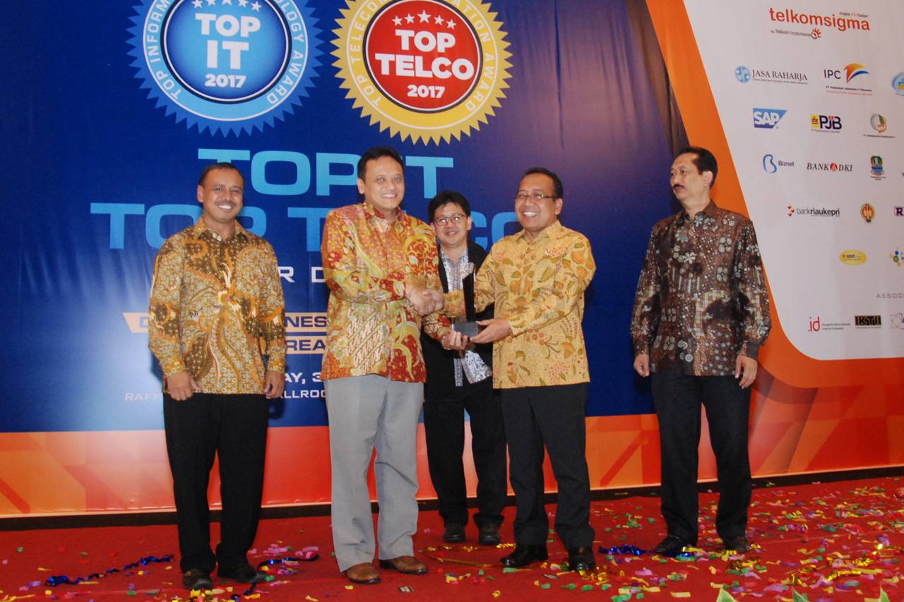 Bank DKI Raih Penghargaan...