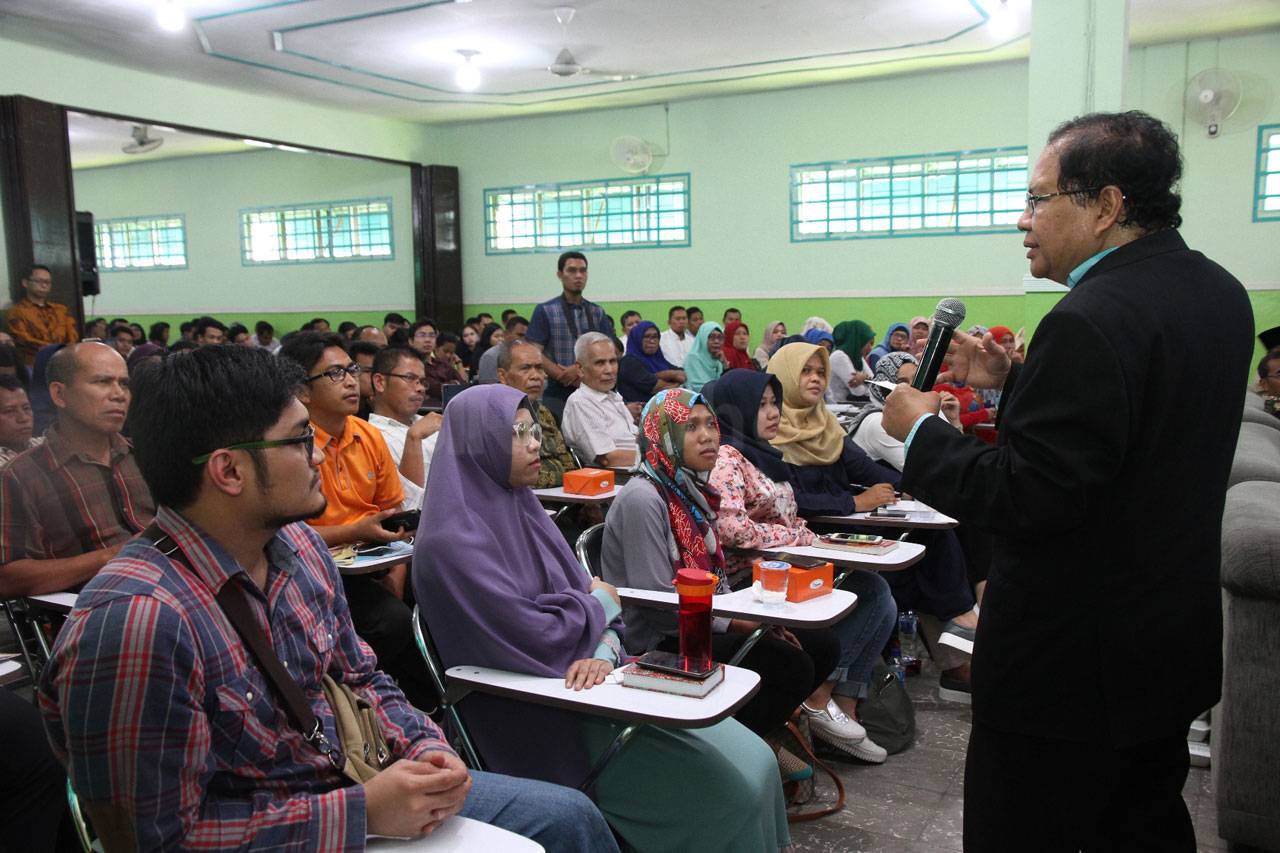 Rizal Ramli Beri Kuliah...