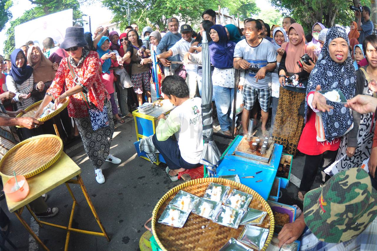 Suka Cita Berbagi Puthu...