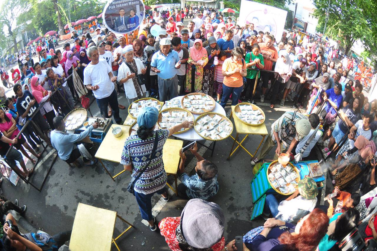 Suka Cita Berbagi Puthu...