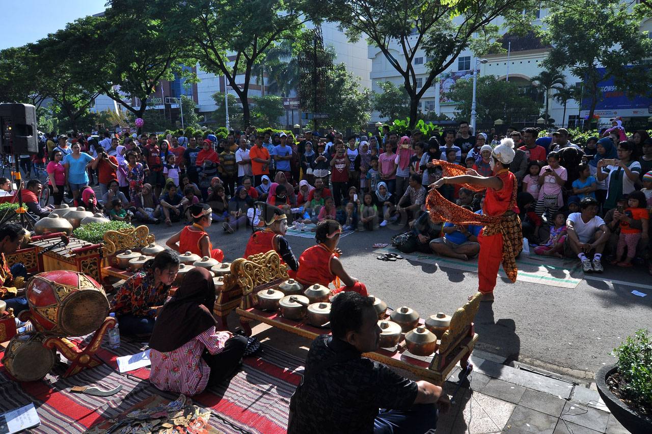 Peringati Hari Wayang...