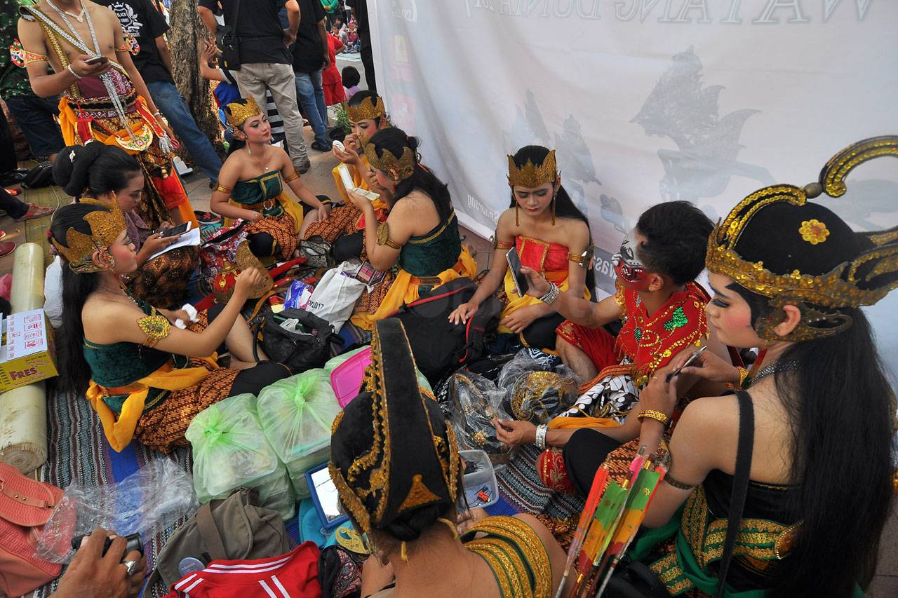 Peringati Hari Wayang...