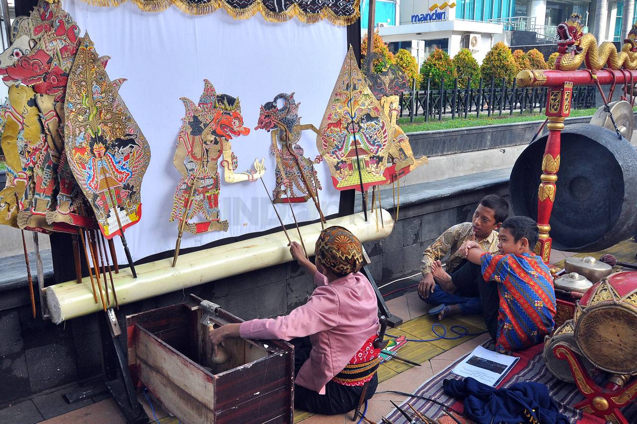 Peringati Hari Wayang...