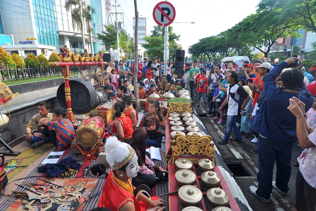 Peringati Hari Wayang...