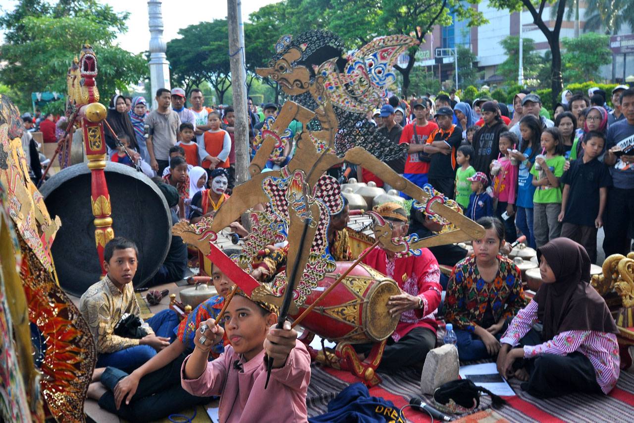 Peringati Hari Wayang...
