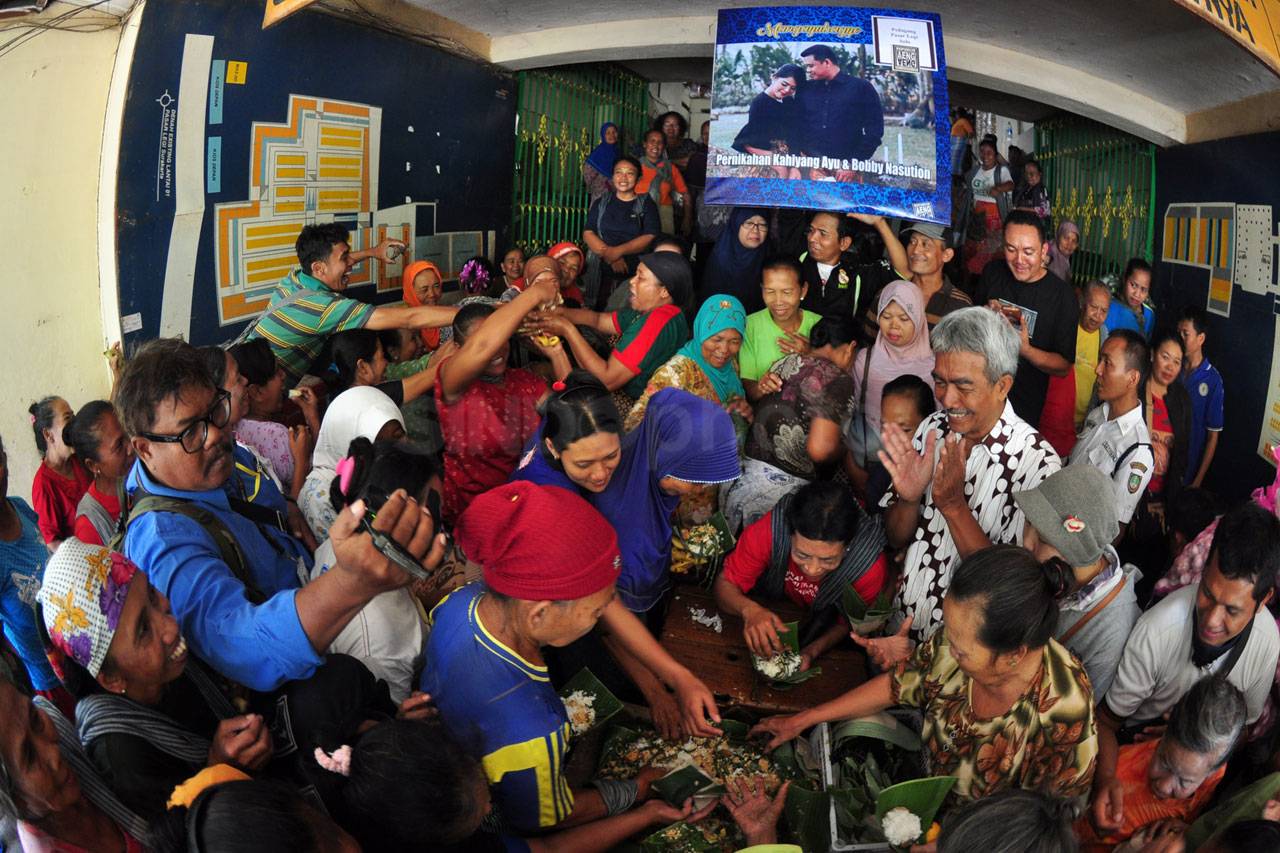 Pedagang Pasar Legi...